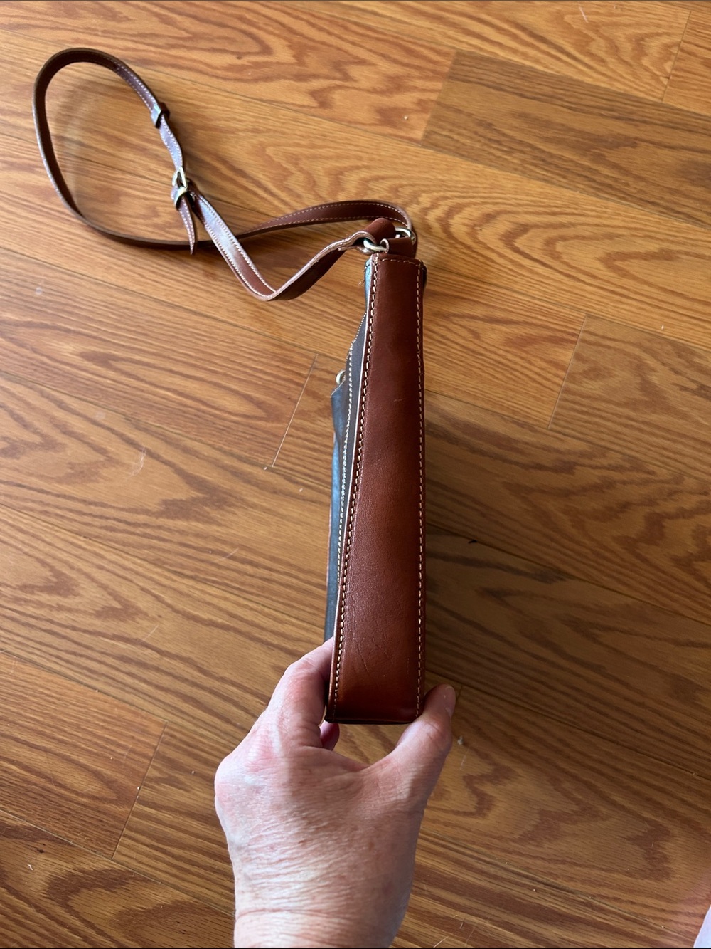Two-Tone Black and Brown Leather Crossbody Bag - Picture 4 of 6